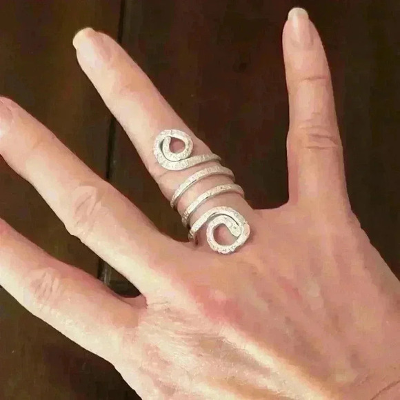 Hand Crafted Silver Ring - Picture 2 of 2